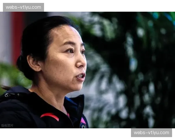 宁忠岩夺冠后与李琰深情拥抱 师徒四年信任兑现成就历史突破